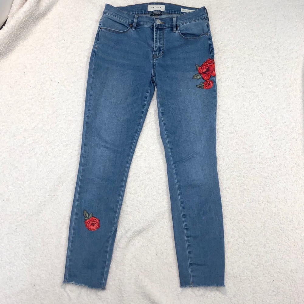 Pacsun women’s stretch jeans w/ floral embroidery